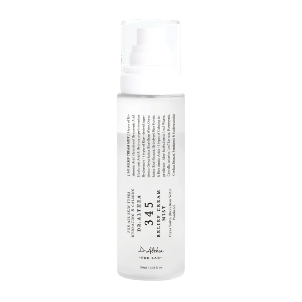 Dr. Althea 345 Relief Cream Mist sur fond blanc, une brume faciale légère avec une formule à deux phases qui hydrate, apaise et renforce la peau tout au long de la journée.