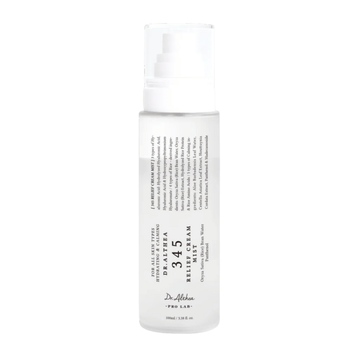 Dr. Althea 345 Relief Cream Mist sur fond blanc, une brume faciale légère avec une formule à deux phases qui hydrate, apaise et renforce la peau tout au long de la journée.