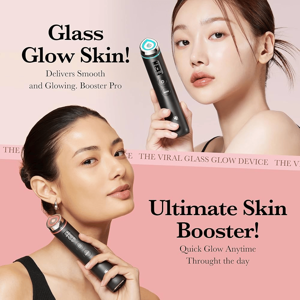 Deux modèles tiennent Medicube Age-R Booster Pro, un appareil commercialisé comme un "Glass Glow Skin" et "Ultimate Skin Booster". Le produit est dit offrir un effet glow rapide et une peau plus uniforme tout au long de la journée.