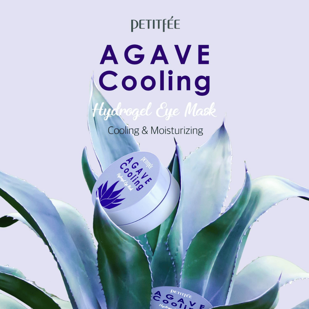 Image produit de PETITFEE Agave Cooling Hydrogel Eye Mask placée parmi de grandes feuilles d’agave. L’image met en avant les propriétés rafraîchissantes et hydratantes avec un thème frais inspiré des plantes.