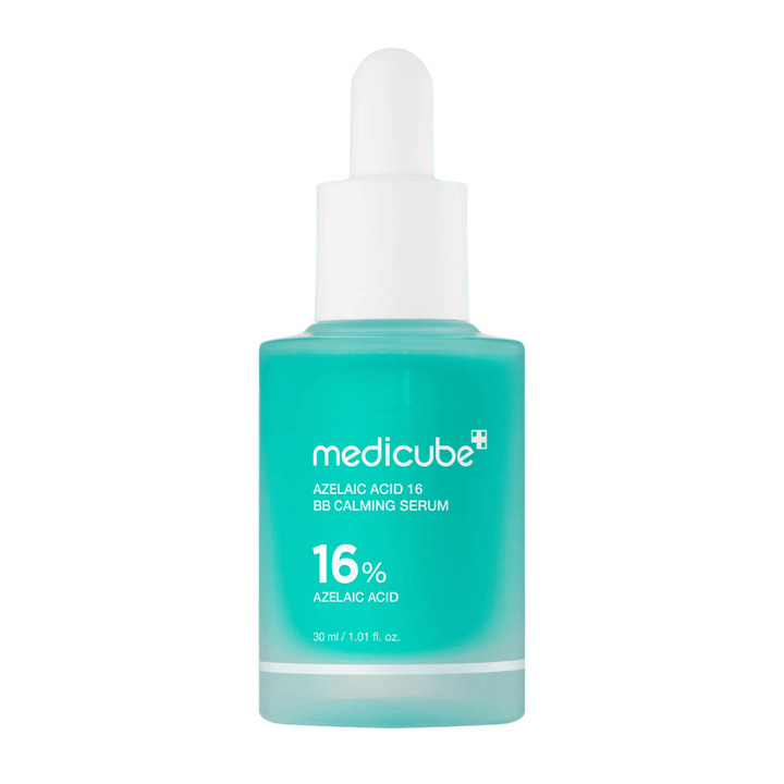 Image produit détourée de Medicube Azelaic Acid 16 BB Calming Serum avec 16 % d’acide azélaïque dans un flacon turquoise avec pipette pour un soin apaisant et équilibrant de la peau.
