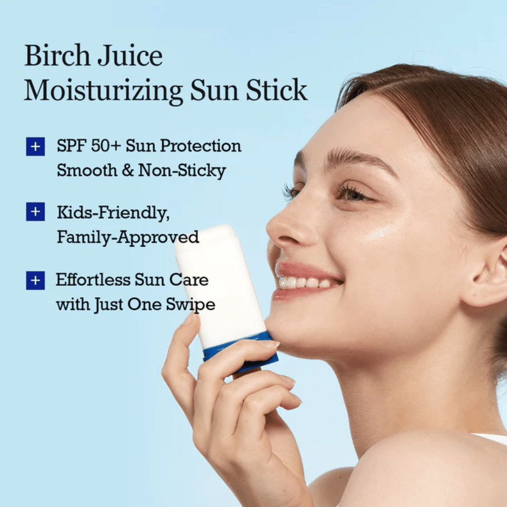 Une personne applique ROUND LAB Birch Juice Moisturizing Sun Stick sur le visage pour une protection solaire fluide et hydratante