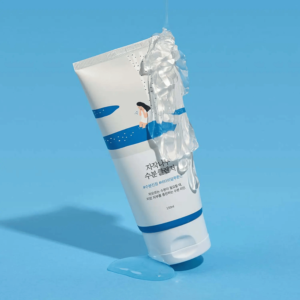 ROUND LAB Birch Juice Moisturizing Cleanser en tube avec mousse crémeuse, nettoyant visage doux avec sève de bouleau qui nettoie délicatement, hydrate la peau et préserve l'équilibre naturel d'humidité de la peau.