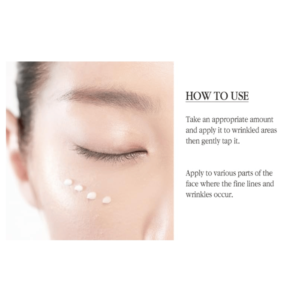 Pyunkang Yul Black Tea Time Reverse Eye Cream s’applique délicatement autour des yeux pour prendre soin des ridules et donner à la peau une apparence plus lisse.