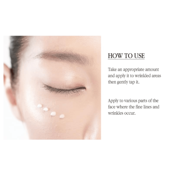 Pyunkang Yul Black Tea Time Reverse Eye Cream s’applique délicatement autour des yeux pour prendre soin des ridules et donner à la peau une apparence plus lisse.