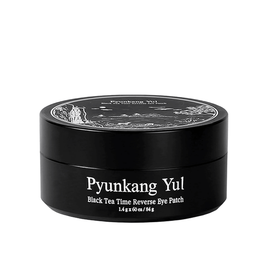 Image produit détourée de Pyunkang Yul Black Tea Time Reverse Eye Patch dans un emballage noir au design épuré et minimaliste sur fond clair.