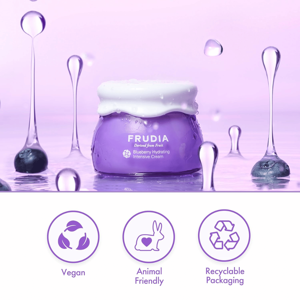 FRUDIA Blueberry Hydrating Intensive Cream en milieu aquatique avec une formule vegan, des propriétés cruelty-free et un emballage recyclable