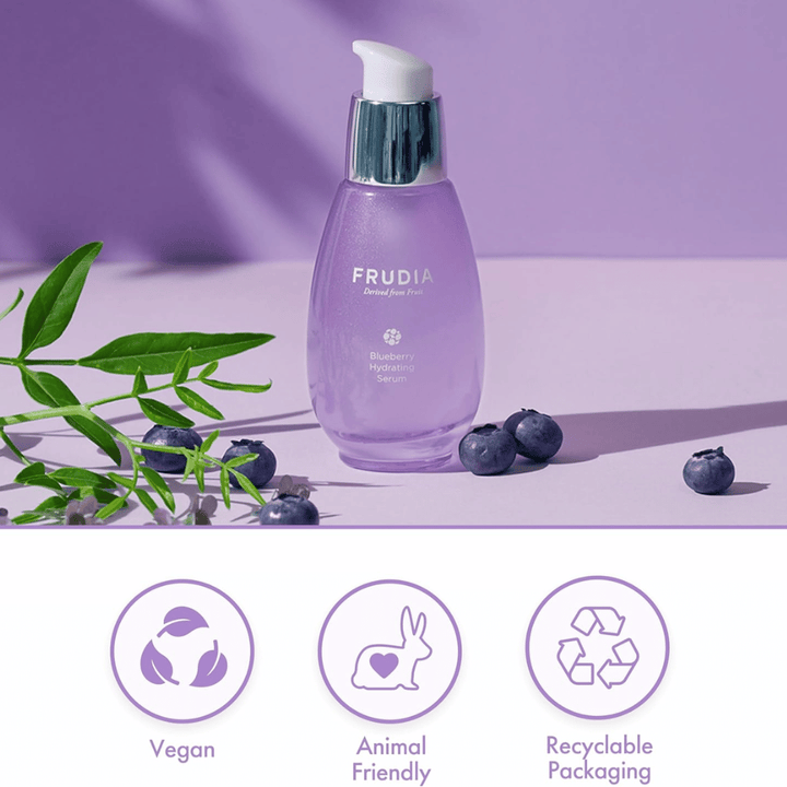 FRUDIA Blueberry Hydrating Serum avec extrait de myrtille, formule végétalienne, cruelty-free et emballage recyclable, développé pour l'hydratation et l'éclat.