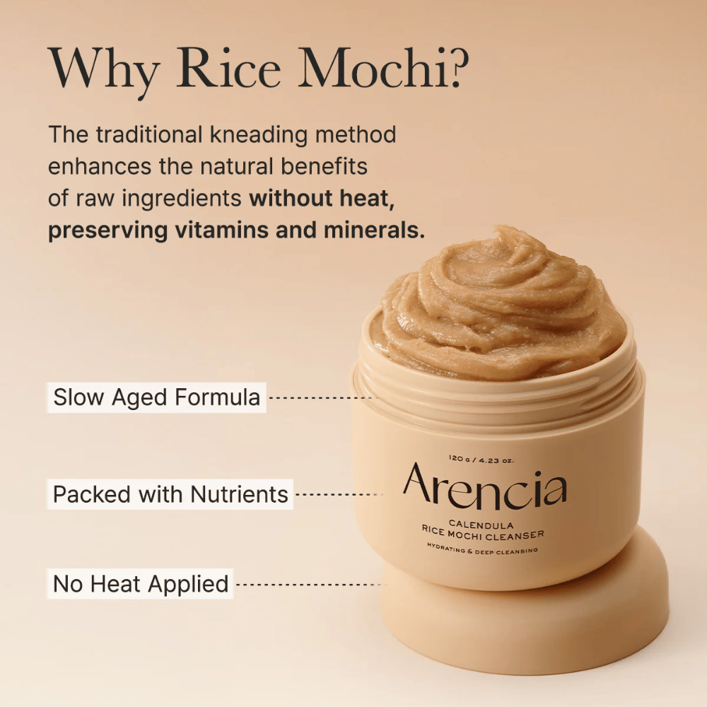Arencia Calendula Rice Mochi Cleanser avec une description de sa formule pressée à froid qui préserve les vitamines et les minéraux pour un soin de la peau nutritif.