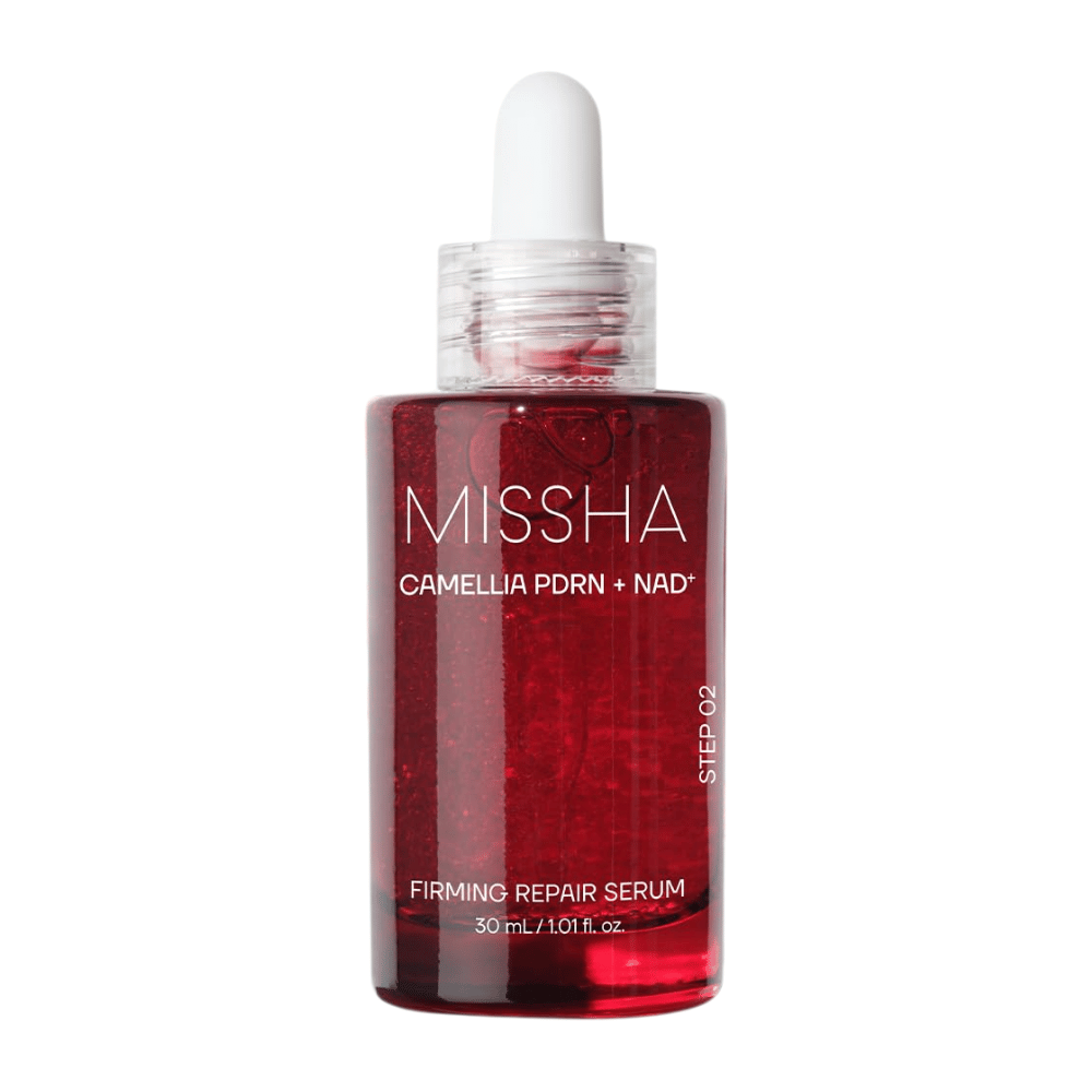 7. MISSHA Camellia PDRN NAD+ Firming Repair Serum 30 ml – flacon en verre rouge avec pipette et capsules rouges visibles sur fond blanc