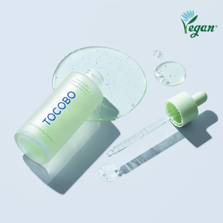 TOCOBO Cica Calming Serum avec pipette et texture gel, sérum facial coréen vegan qui apaise les peaux sensibles et renforce la barrière cutanée avec cica, multi-acide hyaluronique et tea tree.