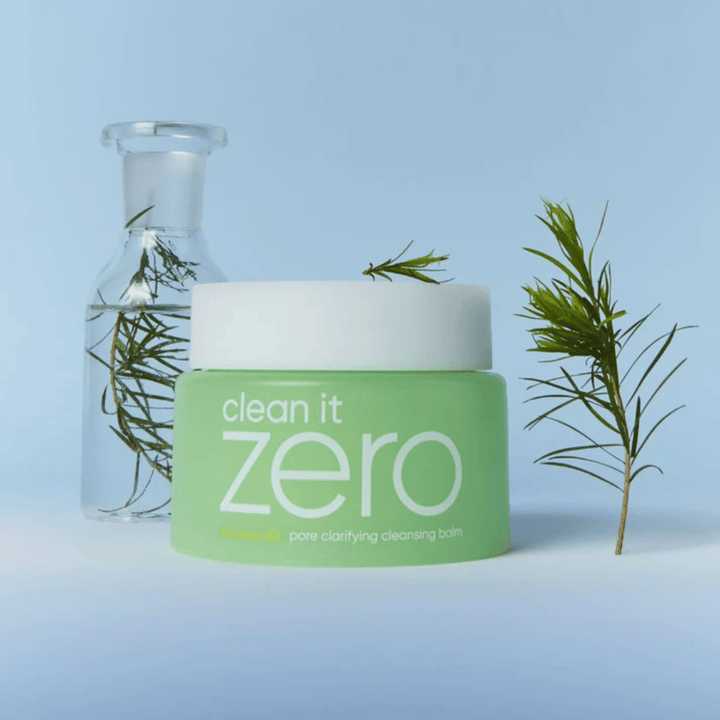 Image produit de Clean It Zero Pore Clarifying Cleansing Balm avec inspiration de tea tree, un baume nettoyant qui dissout le maquillage et les impuretés tout en nettoyant délicatement les pores.