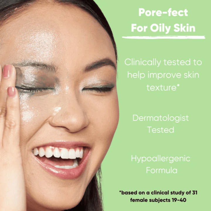 Modèle avec une peau fraîche montrant l'effet de Clean It Zero Pore Clarifying Cleansing Balm, formule cliniquement testée et hypoallergénique qui améliore la texture de la peau et convient aux peaux grasses.