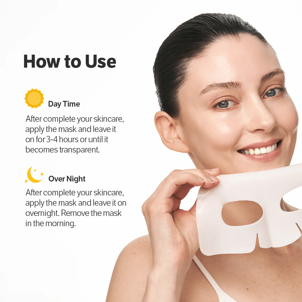 Femme tenant Sungboon Editor Deep Collagen Power Boosting Mask avec des instructions pour une utilisation de jour et de nuit.