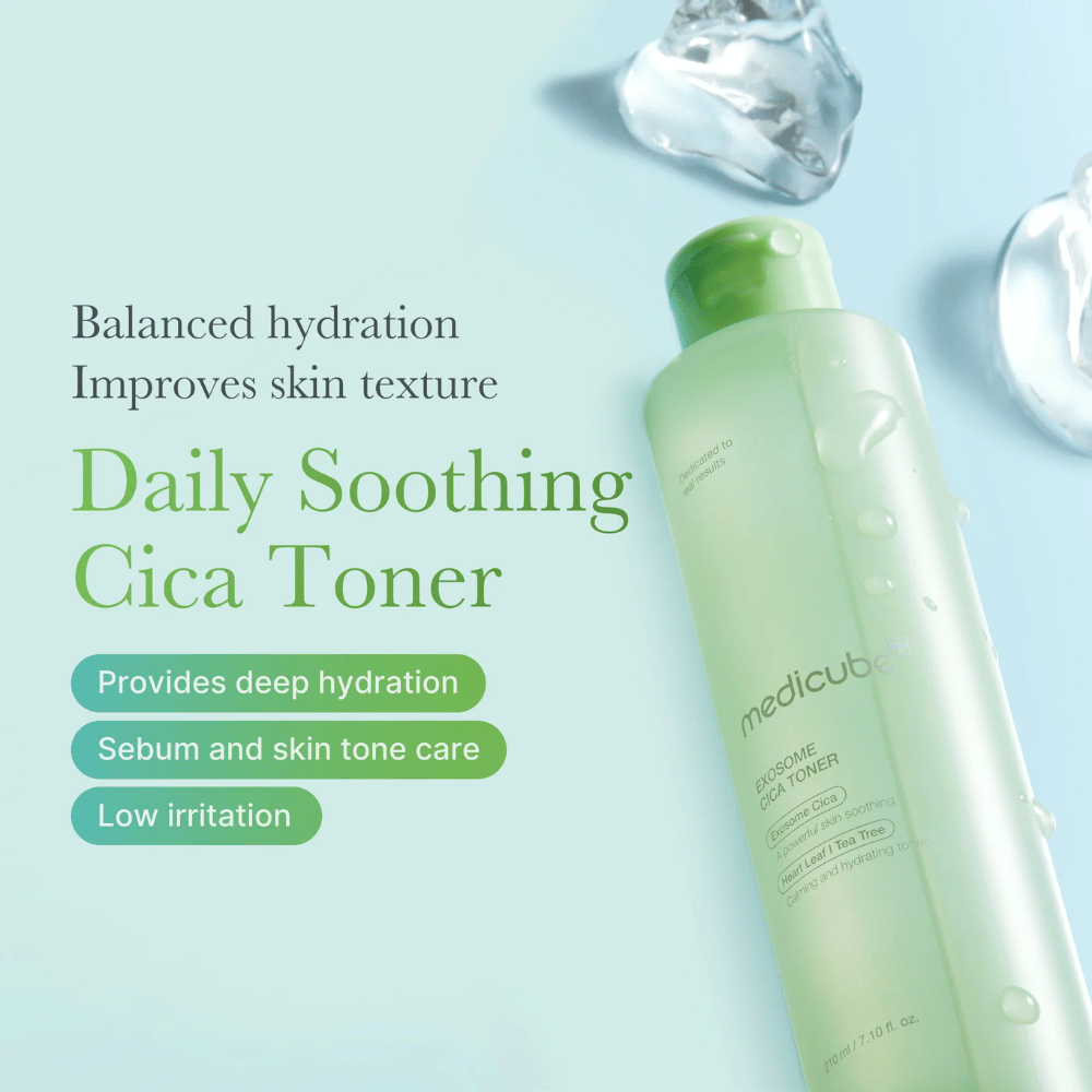 Medicube Exosome Cica Toner à côté de glaçons, commercialisé avec Avantages : hydratation profonde, contrôle du sébum et faible irritation.