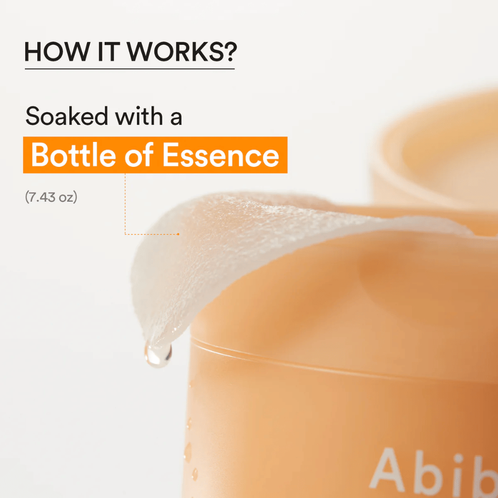 Gros plan sur un tampon toner hydratant imbibé d’essence de Abib Glutathiosome Dark Spot Pad Vita Touch.
