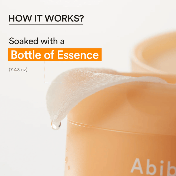 Gros plan sur un tampon toner hydratant imbibé d’essence de Abib Glutathiosome Dark Spot Pad Vita Touch.