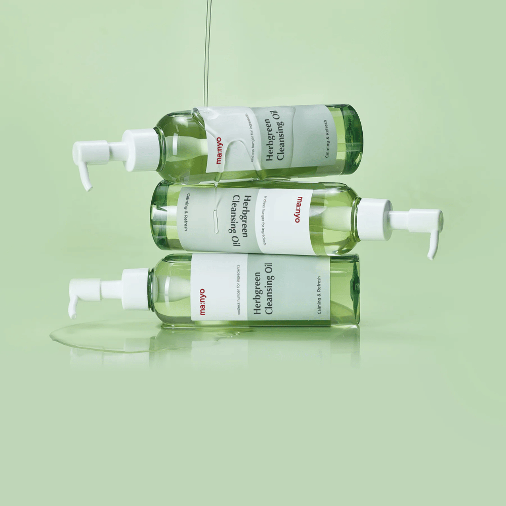 ma:nyo Herbgreen Cleansing Oil huile nettoyante en bouteilles empilées, nettoyage à l'huile qui dissout le maquillage, la protection solaire et les impuretés sans dessécher la peau