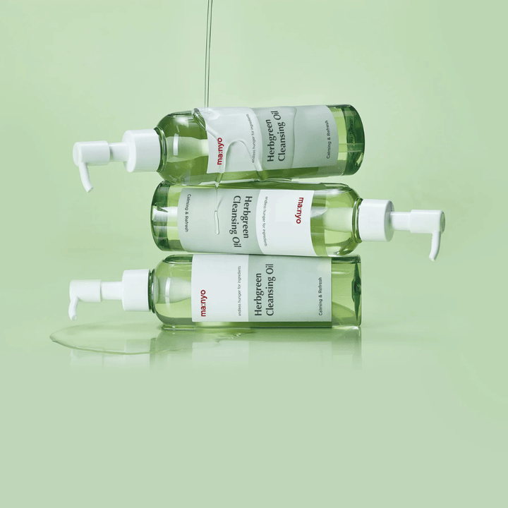 ma:nyo Herbgreen Cleansing Oil huile nettoyante en bouteilles empilées, nettoyage à l'huile qui dissout le maquillage, la protection solaire et les impuretés sans dessécher la peau