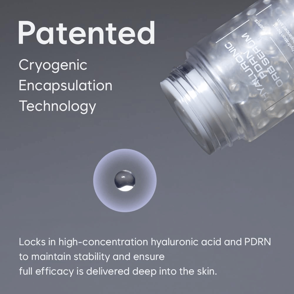 Illustration de HAUA Hyaluronic PDRN Orb Serum et de sa technologie brevetée d’encapsulation cryogénique. Une sphère de sérum est présentée à côté de l’emballage pour mettre en avant la technologie derrière l’encapsulation des ingrédients.