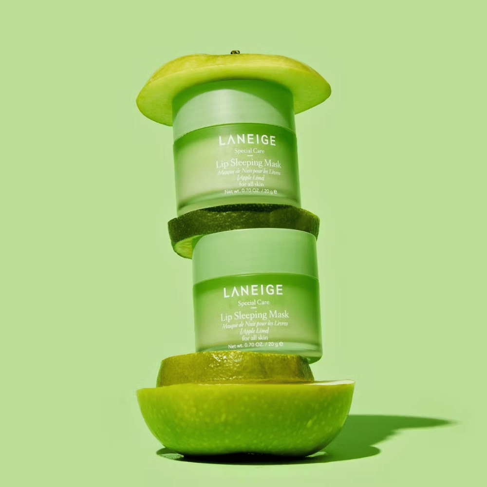 Deux pots de Lip Sleeping Mask Apple Lime 20g de LANEIGE empilés l'un sur l'autre et offrant une hydratation.