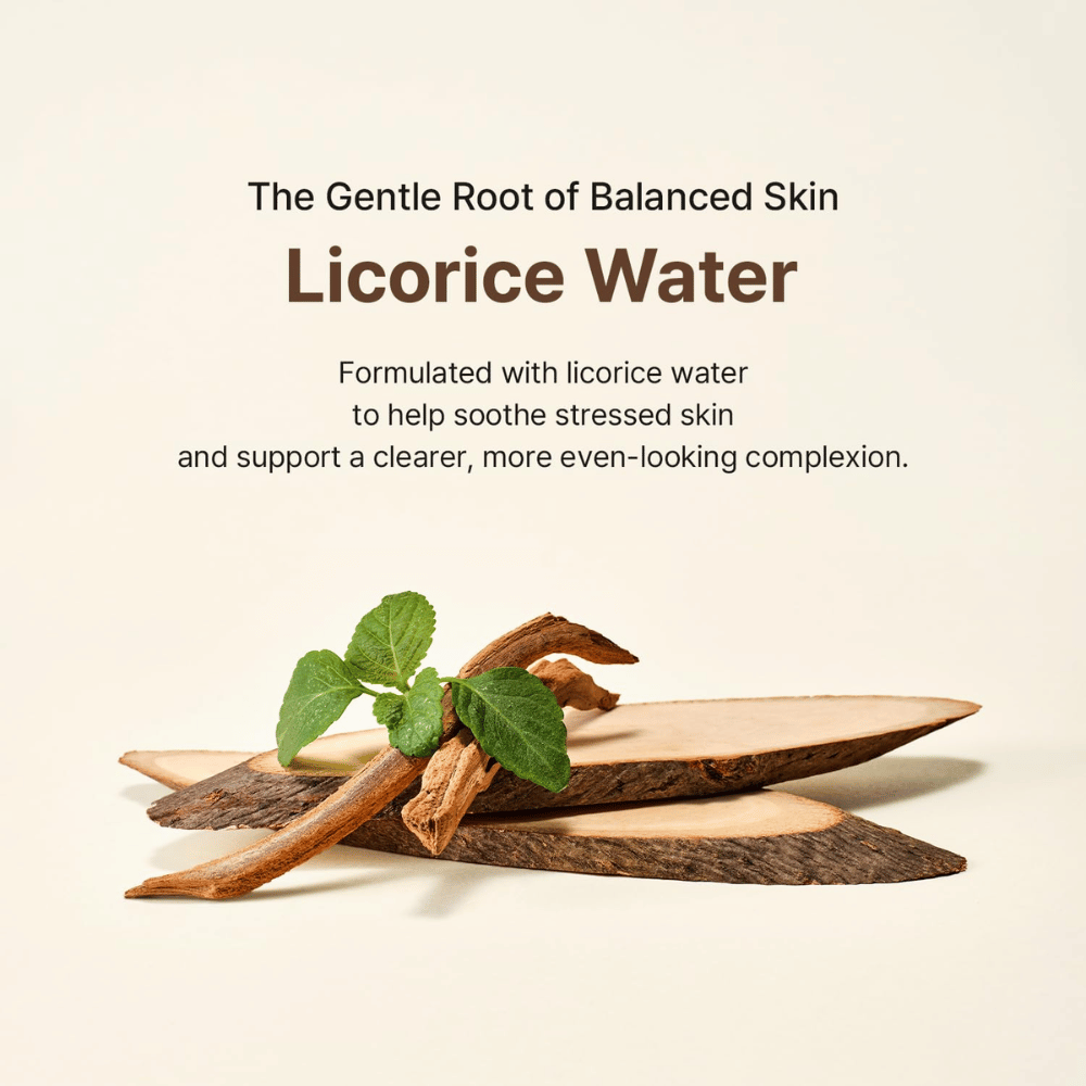 La racine de réglisse et les feuilles vertes illustrent l’ingrédient principal de Acwell Licorice pH Balancing Essence Mist. L’eau de réglisse aide à apaiser la peau stressée et à contribuer à un teint plus uniforme.