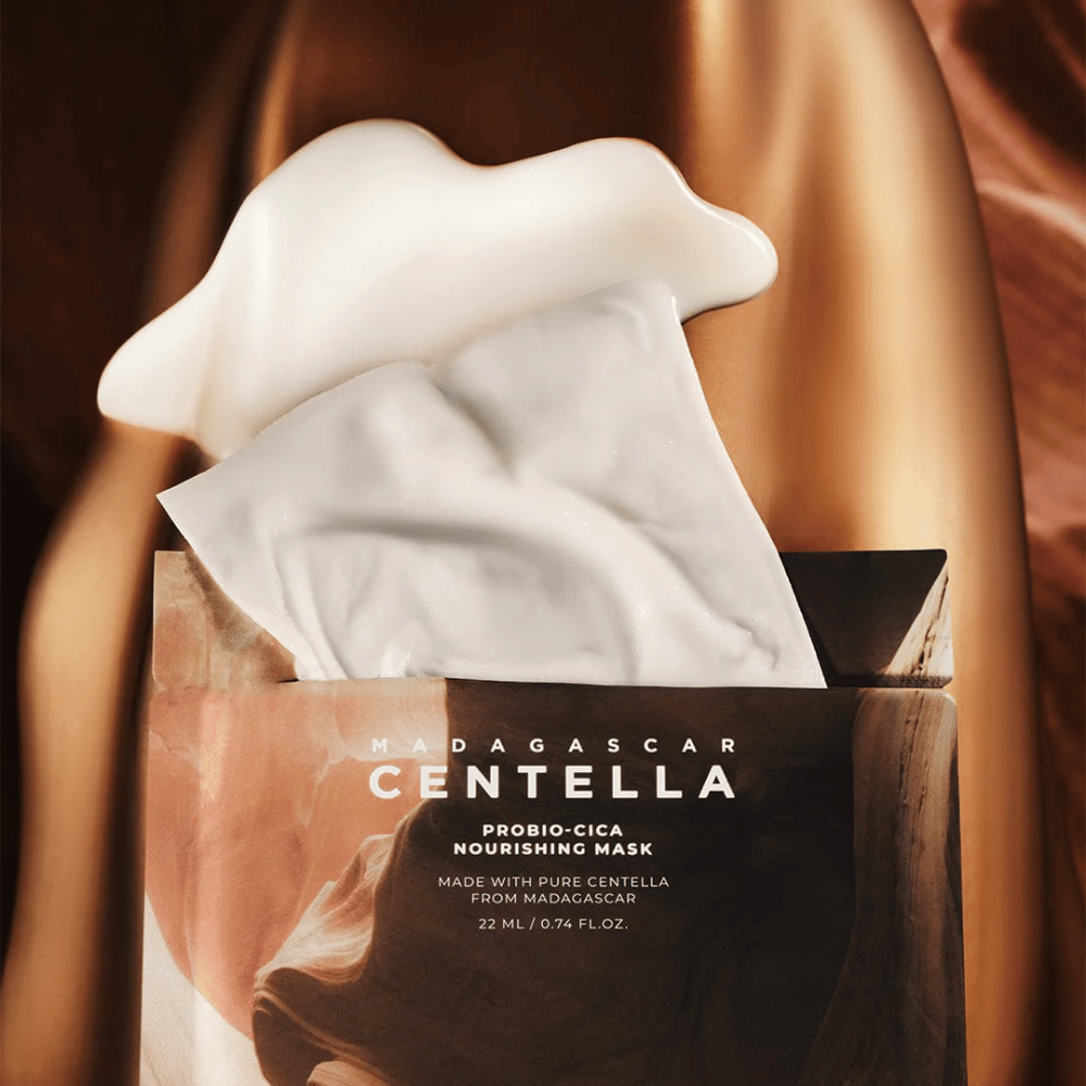 Emballage avec sheet mask extrait montrant une essence riche et un effet hydratant.