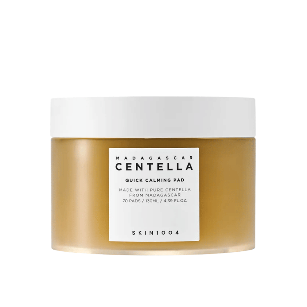 SKIN1004 Madagascar Centella Quick Calming Pad – pot en plastique brun avec couvercle blanc et étiquette blanche, contient 70 tampons (130 ml).