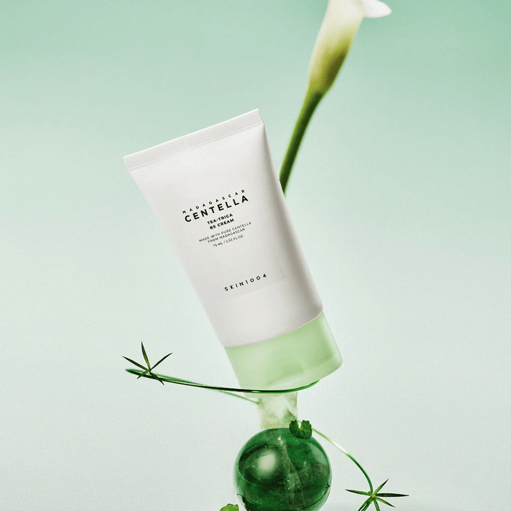 Crème visage pour peaux à problèmes avec le complexe Tea-Trica qui aide à réduire les boutons et à rétablir l’équilibre de la peau