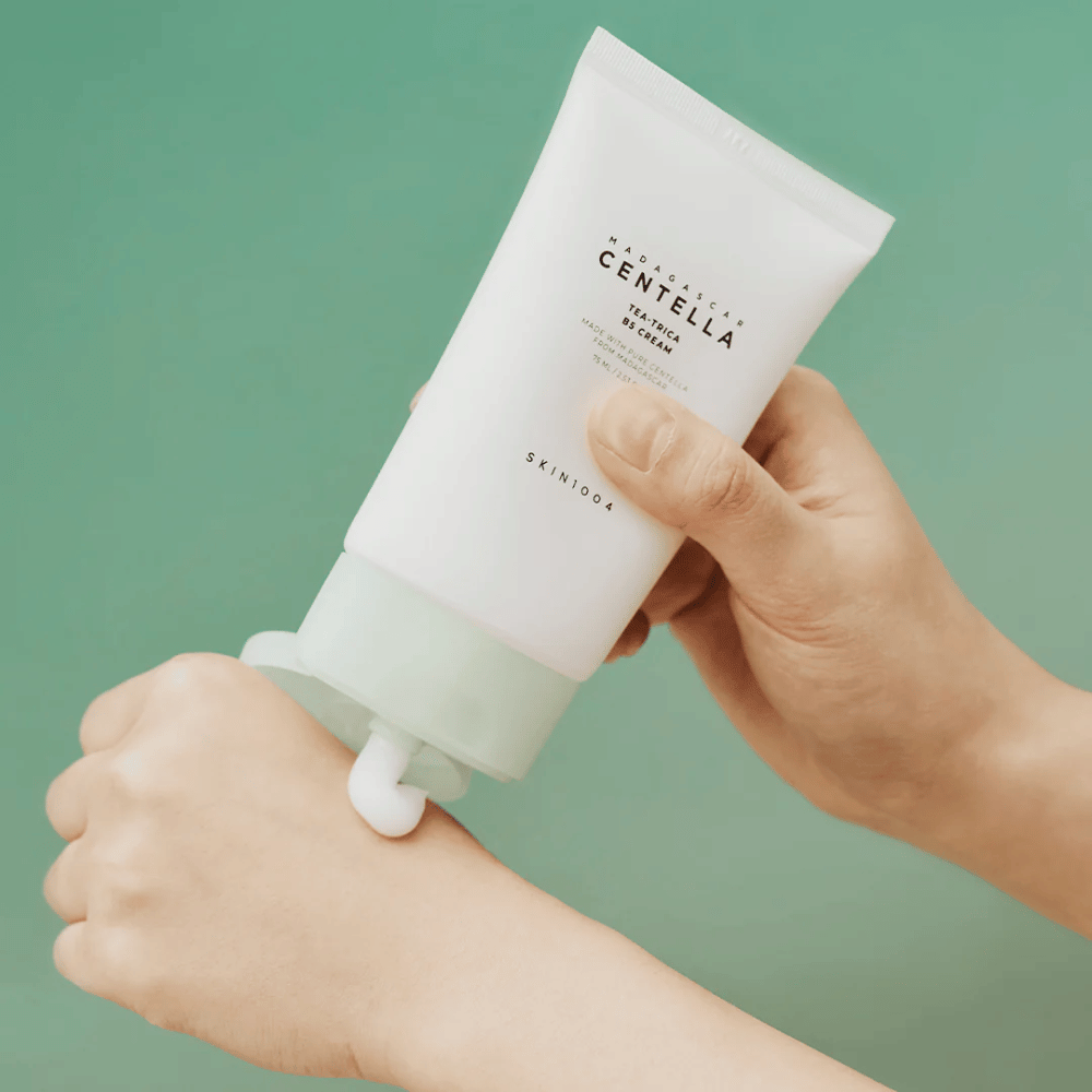 crème visage hydratant de SKIN1004 avec Tea-Trica et B5 qui aide à lutter contre l’acné, les rougeurs et la sensibilité de la peau