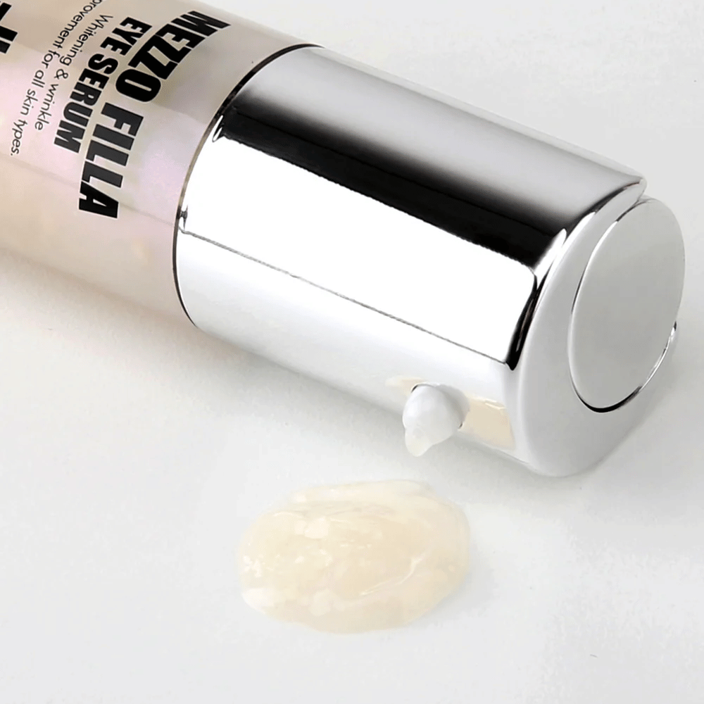 MEDI-PEEL Mezzo Filla Eye Serum dans un emballage argenté avec texture de sérum visible – sérum pour les yeux coréen qui hydrate, repulpe et combat les ridules autour des yeux.