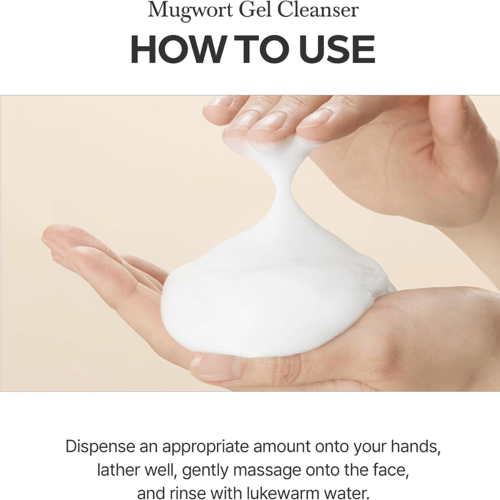 I'm From Mugwort Gel Cleanser 150 ml avec mode d’emploi. Des mains montrent comment le gel nettoyant mousse en une mousse blanche et douce.