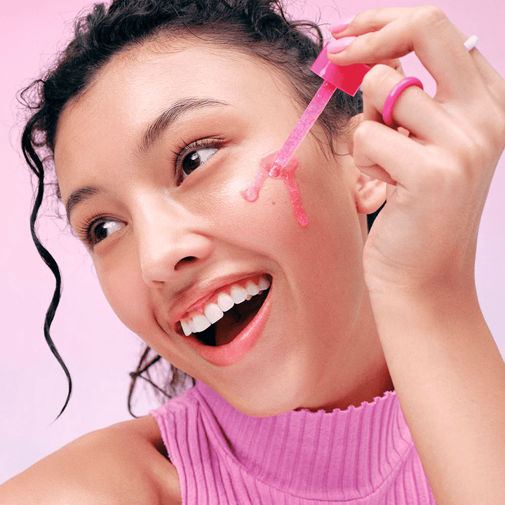 Application d'EqualBerry NAD+ Peptide Boosting Serum – sérum éclatant avec NAD+ et peptides pour une peau plus ferme