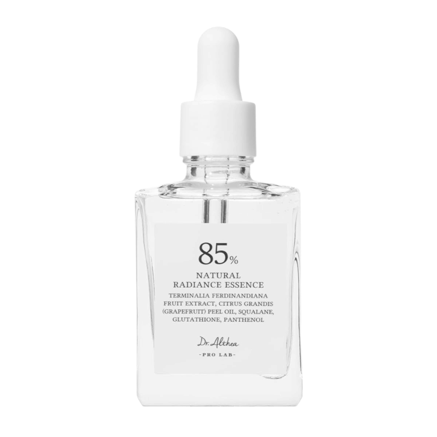 Dr. Althea Natural Radiance Essence – essence hydratante avec 85% d'extrait de prune Kakadu pour l'éclat, un teint uniforme et une barrière cutanée forte.