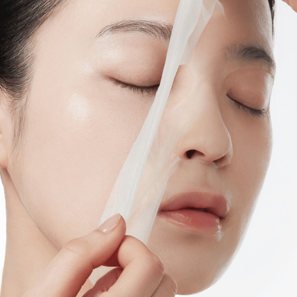 3. Anua PDRN Hyaluronic Acid Capsule 100 Serum Mask – gros plan sur un sheet mask hydratant appliqué sur le visage