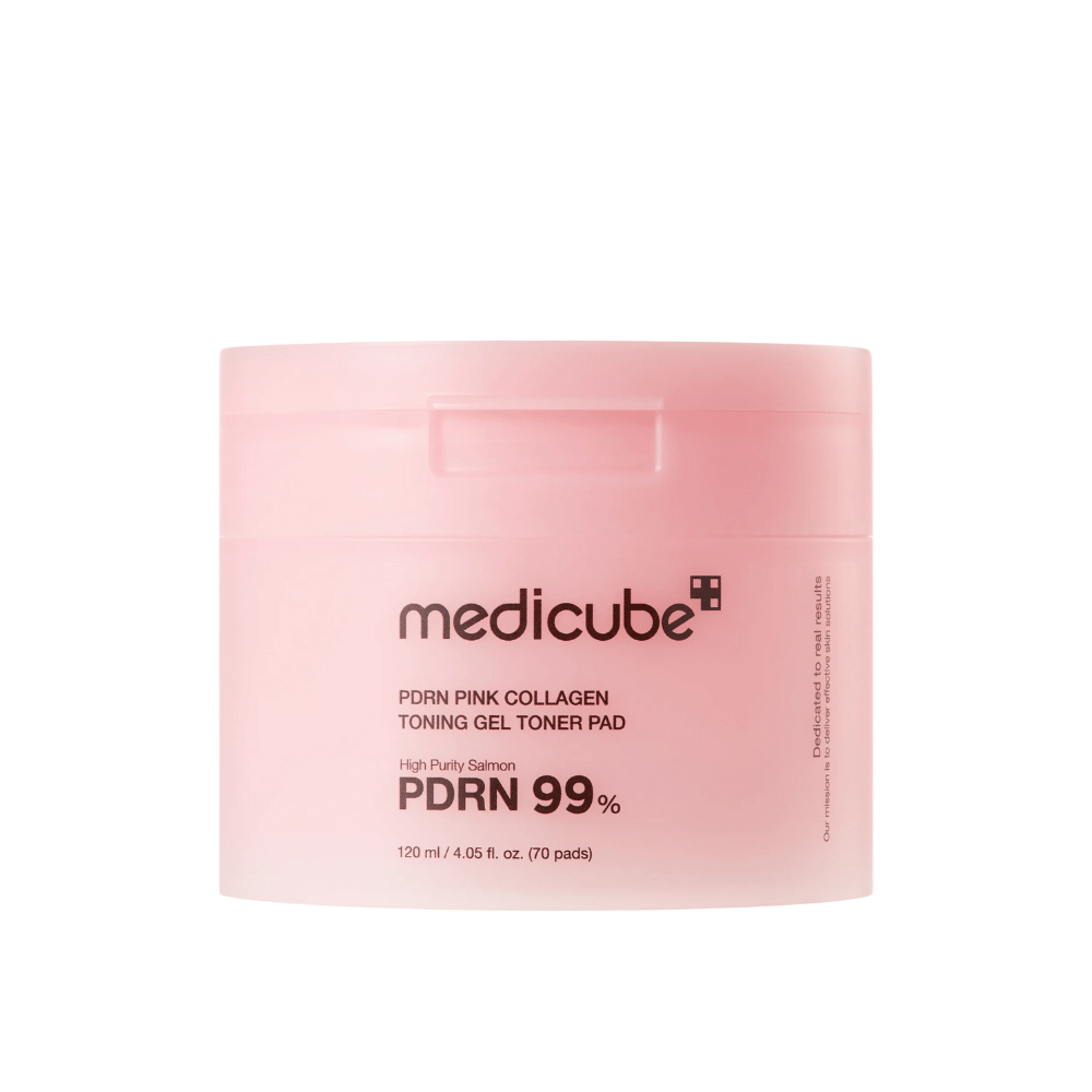 Medicube PDRN Pink Collagen Toning Gel Toner Pad dans un pot rose avec un texte indiquant 99 % de contenu PDRN et 120 ml, conçu pour améliorer la fermeté et l'éclat de la peau.
