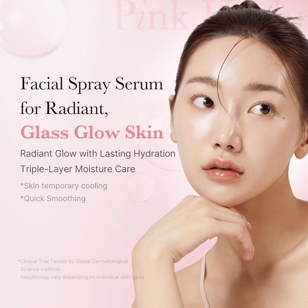 Femme avec une peau brillante et hydratée illustrant l'effet d'un sérum pour le visage en spray pour 'Glass Glow Skin'. Le texte sur l'image décrit l'hydratation, l'effet rafraîchissant et le lissage rapide.