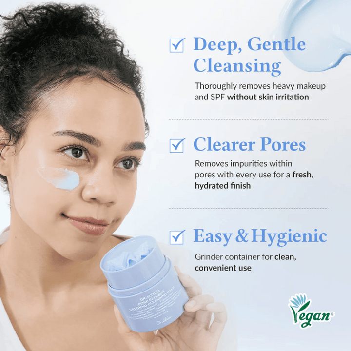 Dr.Althea Pore Refresh Grinding Cleansing Balm med texten "Deep, Gentle Cleansing" som visar hur produkten noggrant tar bort smink och SPF utan att irritera huden. Texten "Clearer Pores" förklarar att den avlägsnar orenheter och ger ett fräscht, återfuktat resultat. Understruket med "Easy & Hygienic", som indikerar att produkten har en kvarnbehållare för enkel och hygienisk användning.