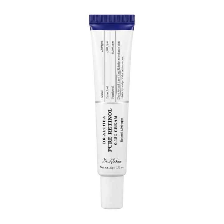 Image produit détourée de Dr. Althea Pure Retinol 0.15% Cream sur fond blanc. Le design minimaliste du tube met en valeur l’expression propre et clinique du produit, tandis que la concentration en rétinol est clairement communiquée sur l’emballage.