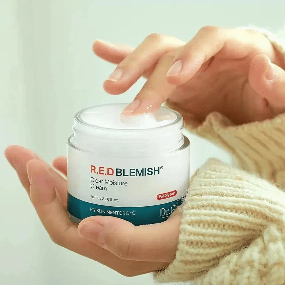 Dr.G R.E.D Blemish Clear Moisture Cream – crème visage hydratante pour peau sèche avec une texture douce et crémeuse.