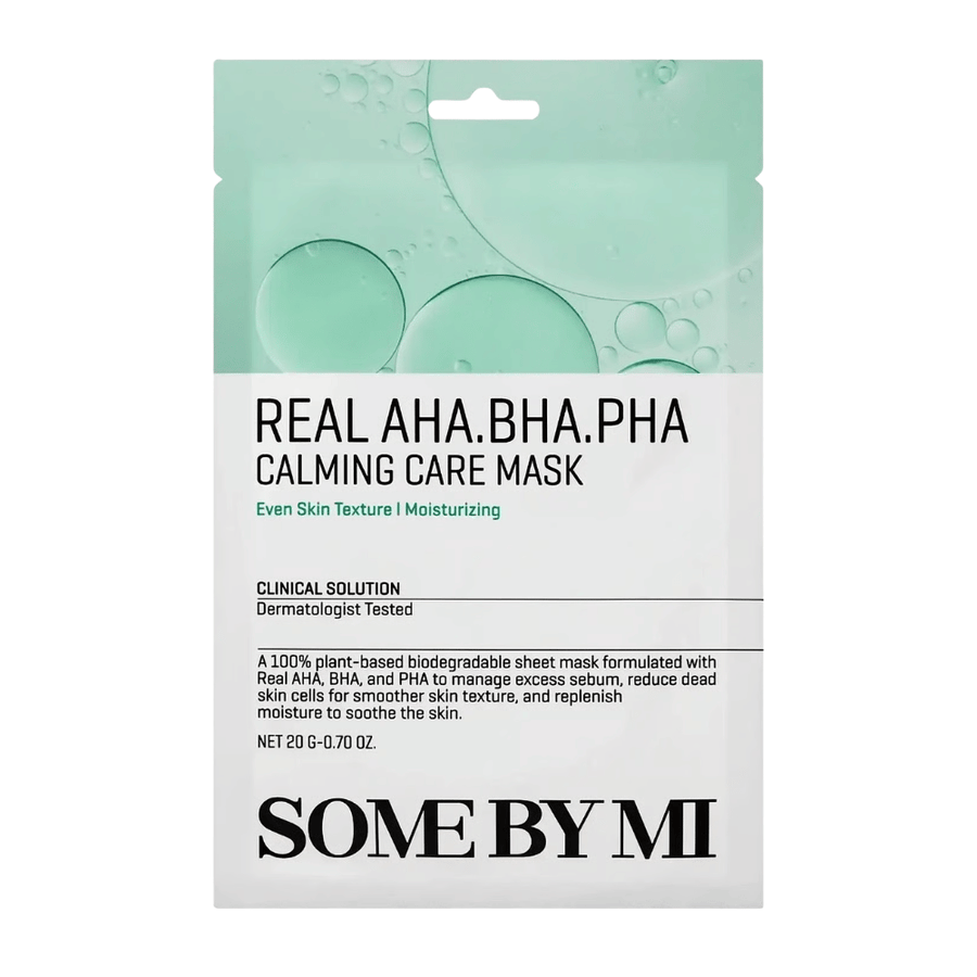 Image produit nette de SOME BY MI Real AHA.BHA.PHA Calming Care Mask sur fond blanc. L’emballage présente les ingrédients principaux du produit, AHA, BHA et PHA, ainsi que son objectif d’exfolier la peau, de réduire l’excès de sébum et de contribuer à une peau plus douce et mieux hydratée. Le design comporte des toner visage verts qui transmettent une sensation de fraîcheur et de propriétés soin.