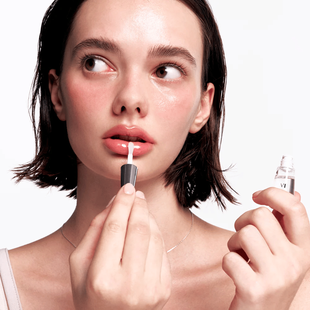 VT Cosmetics Reedle Shot Lip Plumper Beginner appliqué sur les lèvres pour une sensation plus pulpeuse, une surface de lèvres plus lisse et une finition brillante.