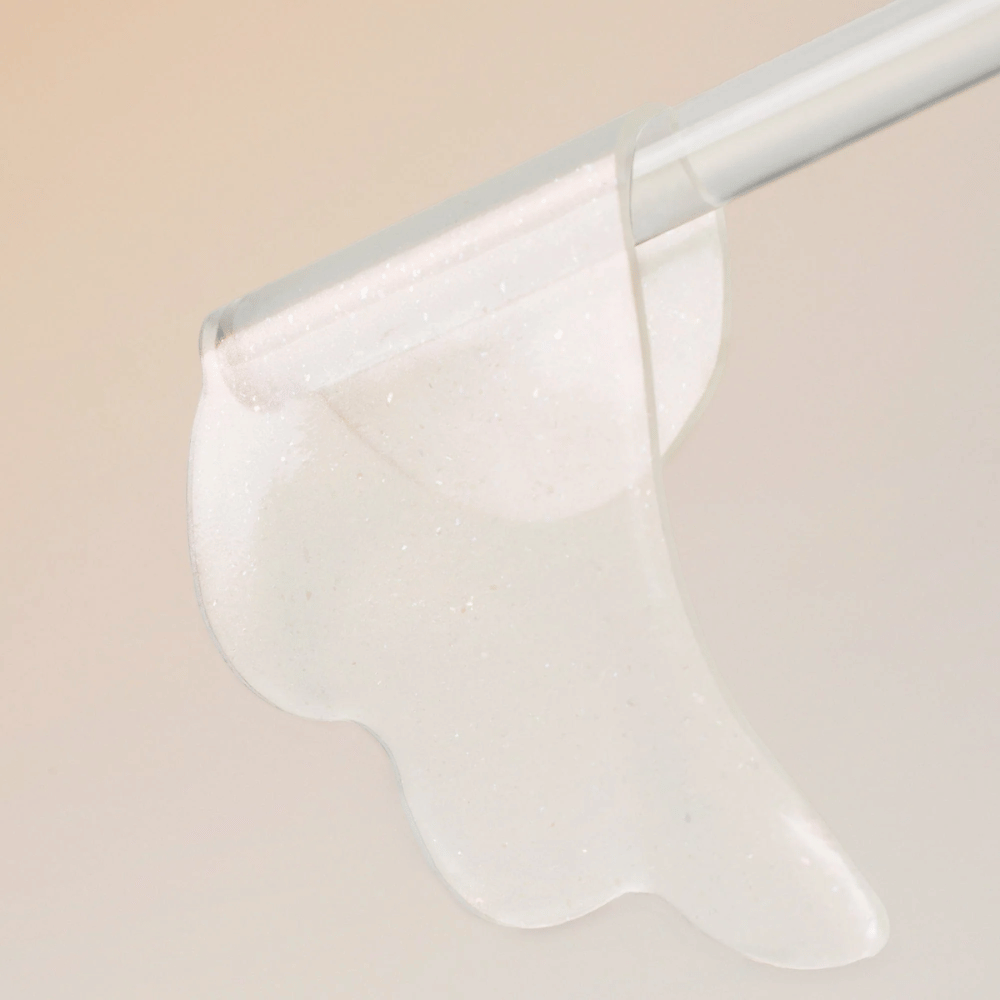 Gros plan sur Beauty of Joseon patch pour les yeux avec consistance gélifiée qui offre une hydratation intense et un soin à la peau sous les yeux.