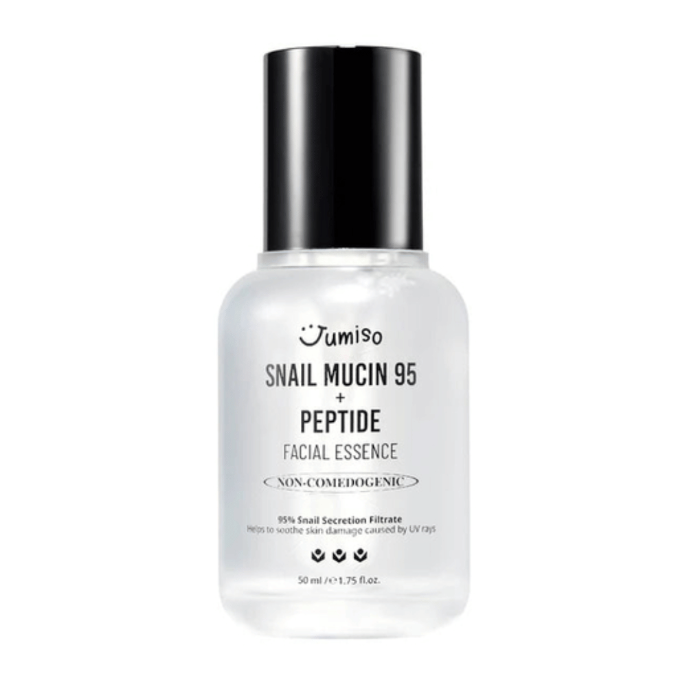 Jumiso Snail Mucin 95 + Peptide Facial Essence dans une bouteille transparente avec un bouchon noir. Essence apaisante, hydratante et non comédogène avec 95 % de sécrétion d'escargot.