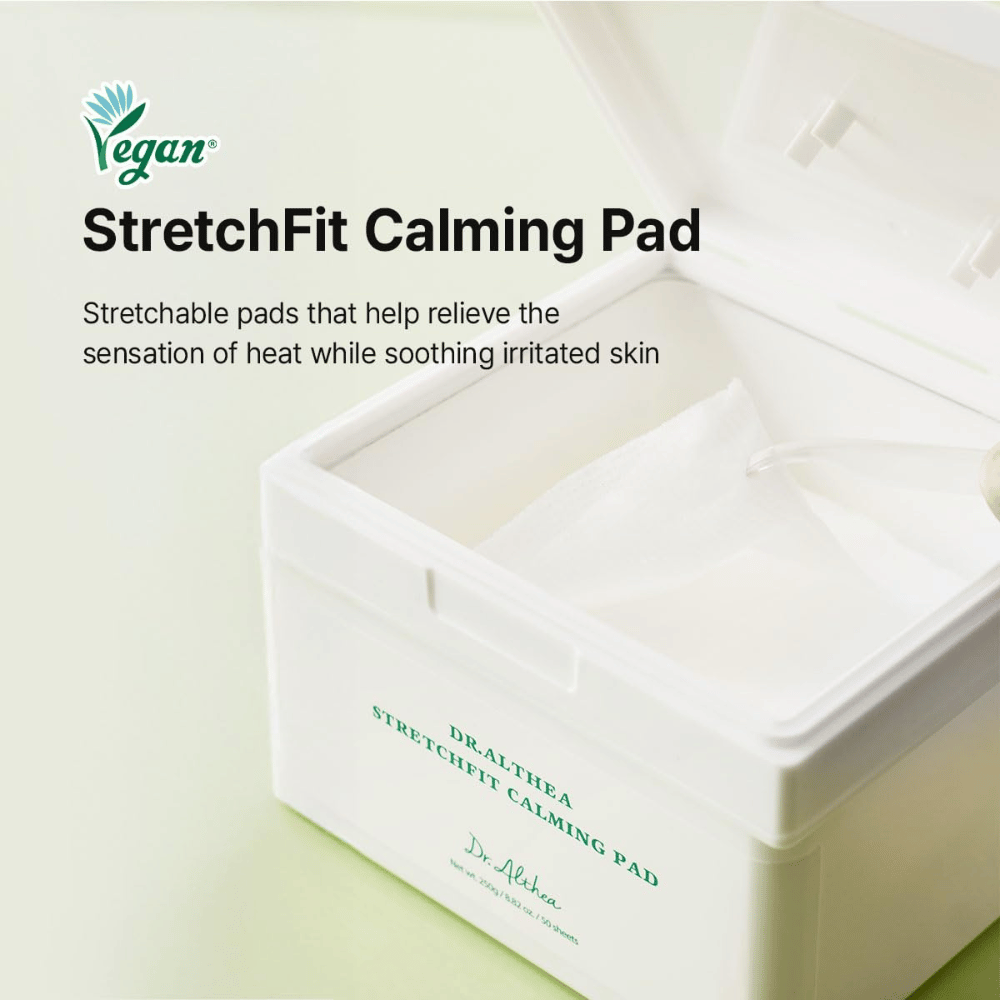 Image – lifestyle / emballage ouvert (intention d’achat)
Dr. Althea Stretchfit Calming Pad dans un emballage avec des pads hydratants qui apaisent et soignent les peaux sensibles.