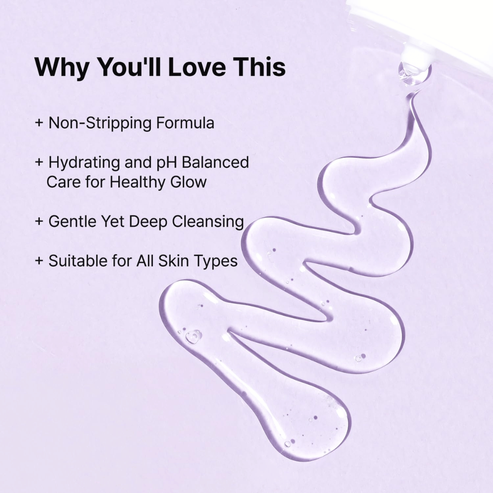 Transparent geltextur av TIA'M Snail & Azulene Low pH Cleanser, med text som framhäver dess återfuktande, pH-balanserade och skonsamma rengöringsfördelar för alla hudtyper.