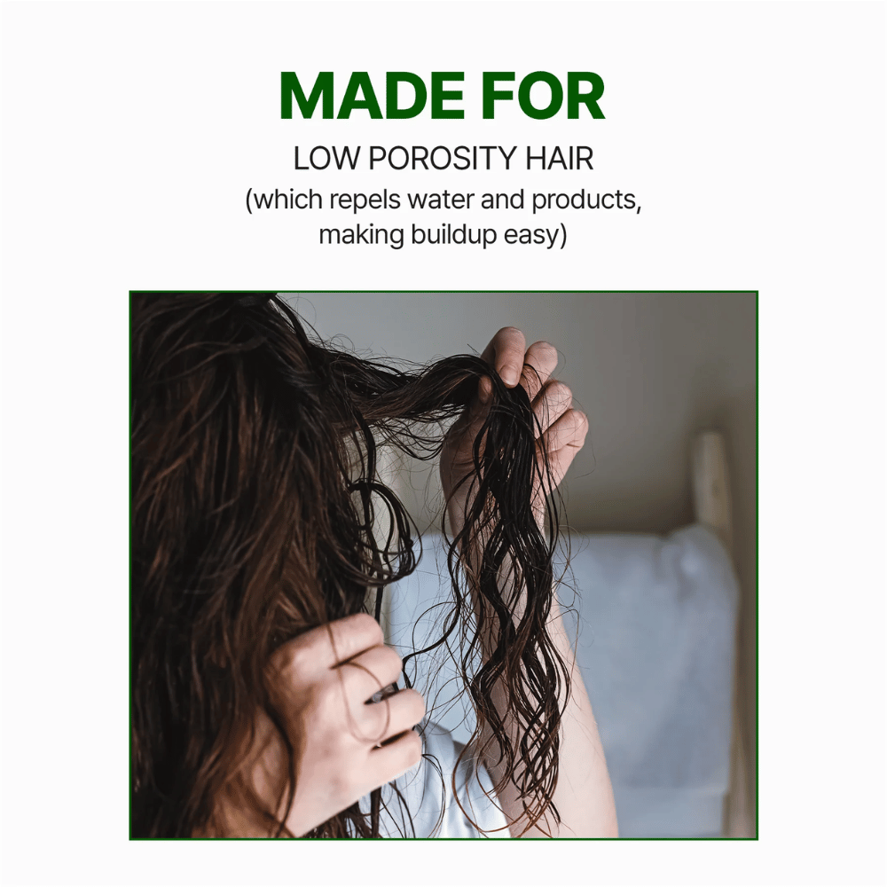 Image informative indiquant que le shampooing convient aux cheveux à faible porosité et aide à réduire les résidus de produits et l’accumulation dans les cheveux et sur le cuir chevelu.