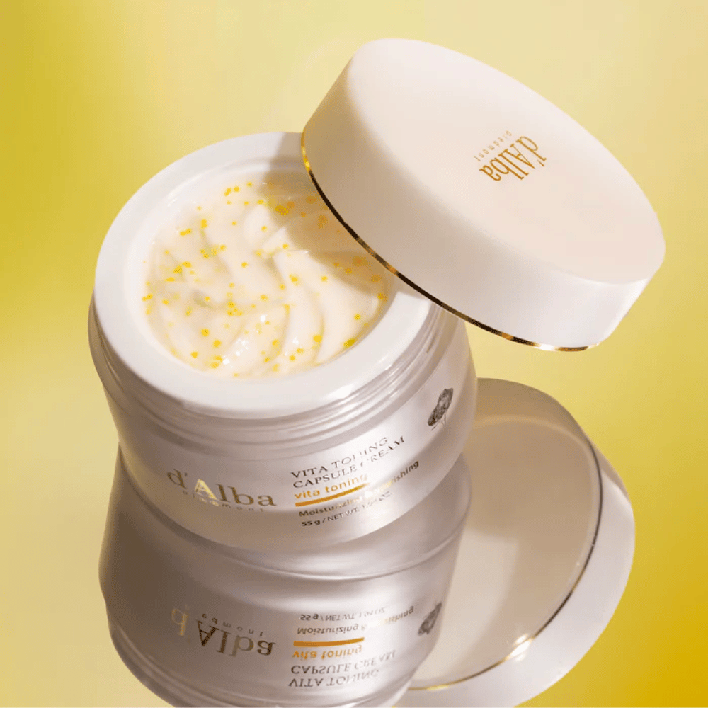 d’Alba Vita Toning Capsule Cream crème visage – crème hydratante avec technologie de capsule qui aide à nourrir et à uniformiser la texture de la peau.