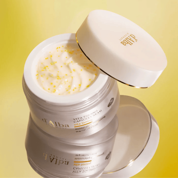 d’Alba Vita Toning Capsule Cream crème visage – crème hydratante avec technologie de capsule qui aide à nourrir et à uniformiser la texture de la peau.