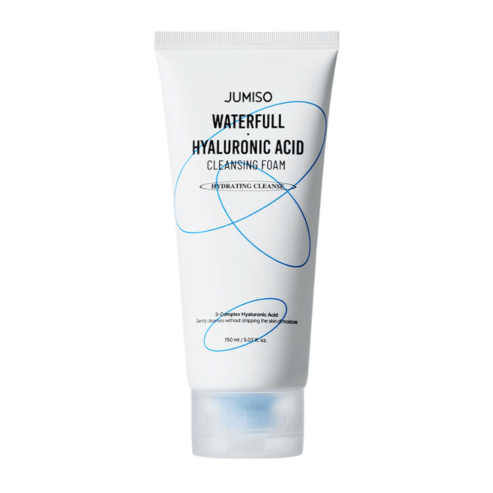 Jumiso Waterfull Hyaluronic Acid Cleansing Foam présenté sur fond blanc. Nettoyant visage hydratant à l’acide hyaluronique qui nettoie la peau en douceur sans perturber son équilibre naturel d’hydratation.
